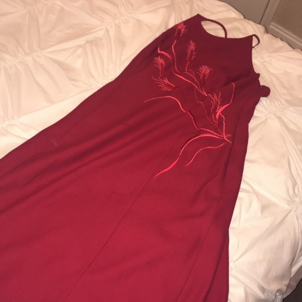RED LONG DRESS - Picture 4 of 5